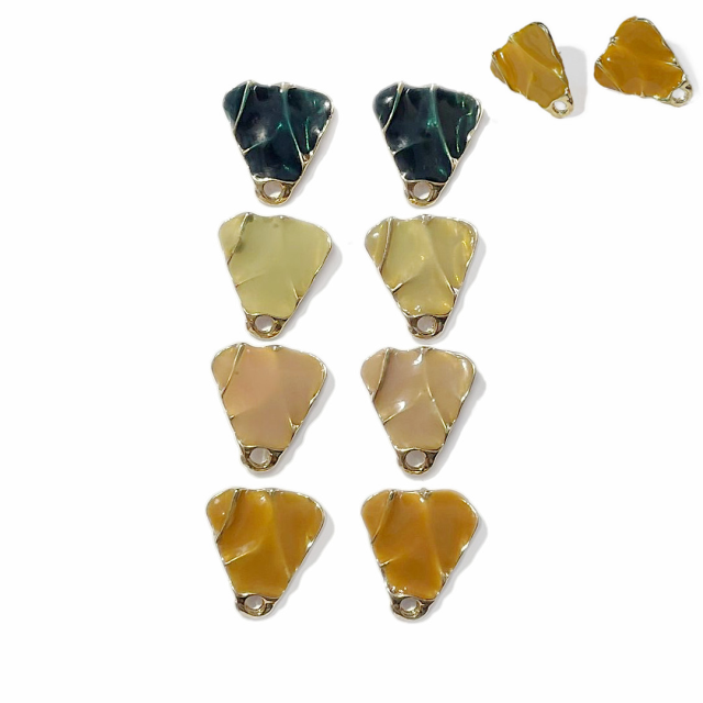 BASE CARAVANA ESMALTADA TRIANGULO 17X16MM