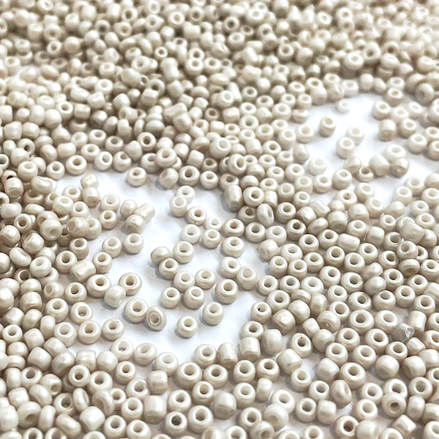 MOSTACILLAS 2X1.5MM PERLADAS - BEIGE/BLANCO