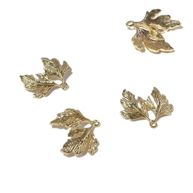 DIJE HOJA 21X15MM - BAÑO DE ORO