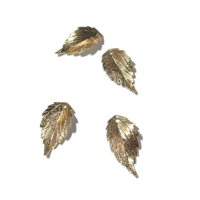 DIJE HOJA 22X12MM - BAÑO DE ORO