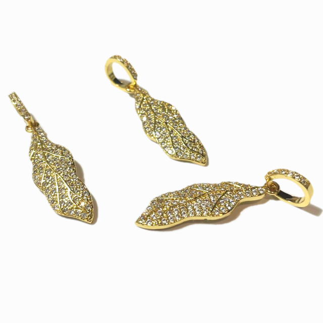 DIJE HOJA 27X10MM - BAÑO DE ORO