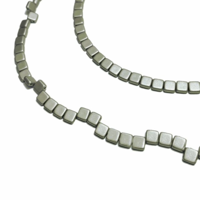 CRISTAL CHECO CUADRADO DOBLE AGUJERO 6MM PELTRE -DORADO (X TIRA)