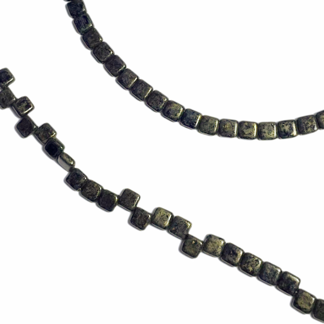 CRISTAL CHECO CUADRADO DOBLE AGUJERO 6MM DORADO - NEGRO (X TIRA)