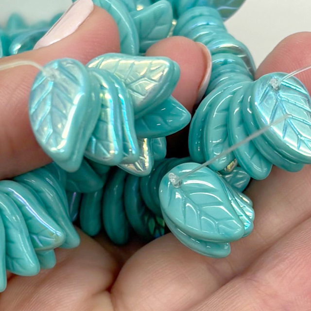 CRISTAL CHECO VERDE AGUA HOJAS 14X9MM (X TIRA)