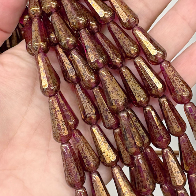 CRISTAL CHECO RUBI - DORADO LAGRIMA 20X9MM (X TIRA)