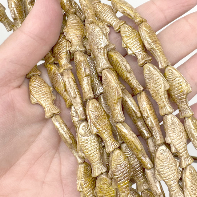 CRISTAL CHECO DORADO PEZ 24X12MM (X TIRA) (MAR)