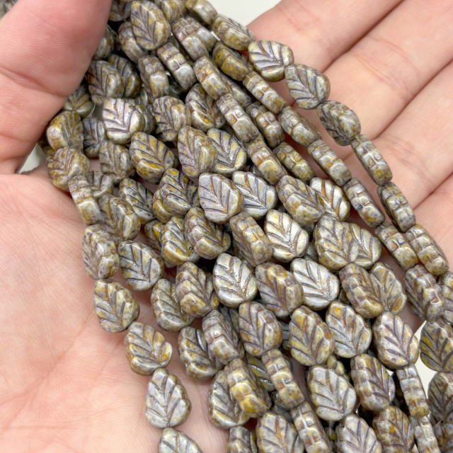 CRISTAL CHECO DORADO VERDE HOJA 10X8MM (X TIRA)