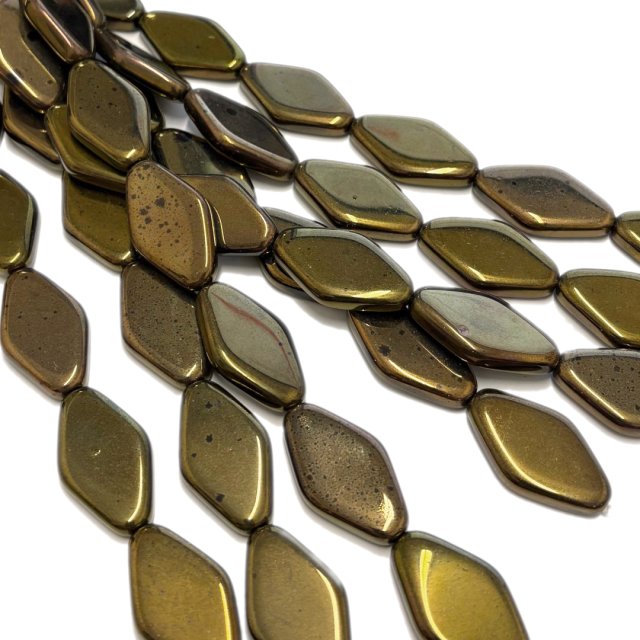 CRISTAL CHECO DORADO ROMBO 34X19MM (X TIRA)
