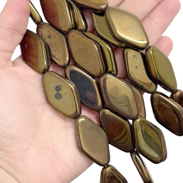 CRISTAL CHECO DORADO ROMBO 34X19MM (X TIRA)