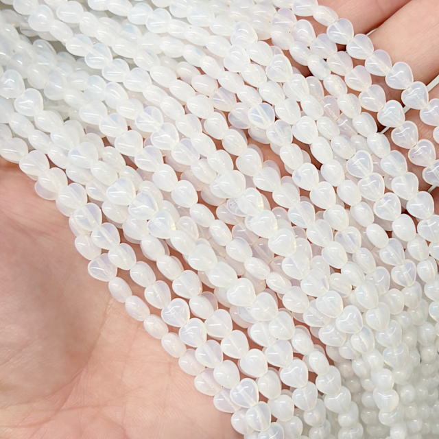 CRISTAL CHECO BLANCO OPALINA CORAZON 6MM (X TIRA)