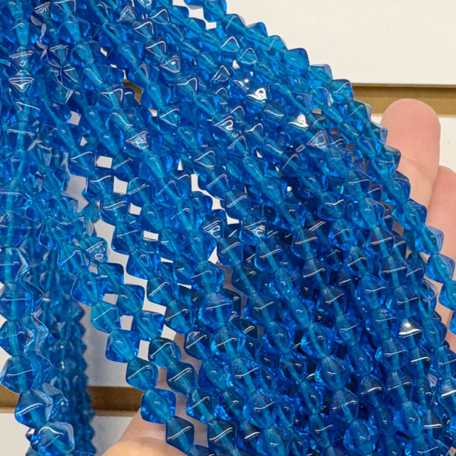 CRISTAL CHECO TURQUESA ROMBO 6MM (X TIRA)