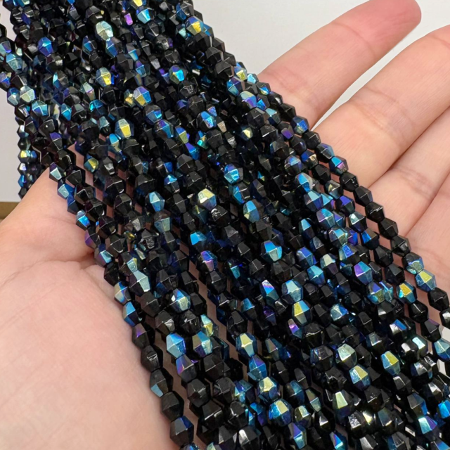 CRISTAL CHECO FACETADO ROMBO 4MM TORNASOL NEGRO (X TIRA)