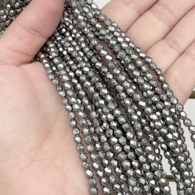 CRISTAL CHECO FACETADO 4MM PLADEADO OSCURO (X TIRA)