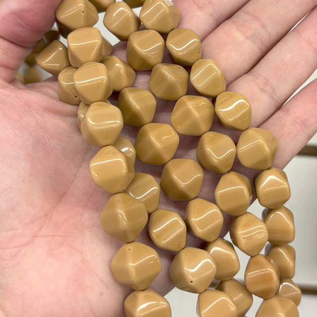 CRISTAL CHECO BEIGE NB07 14X11MM (X TIRA)