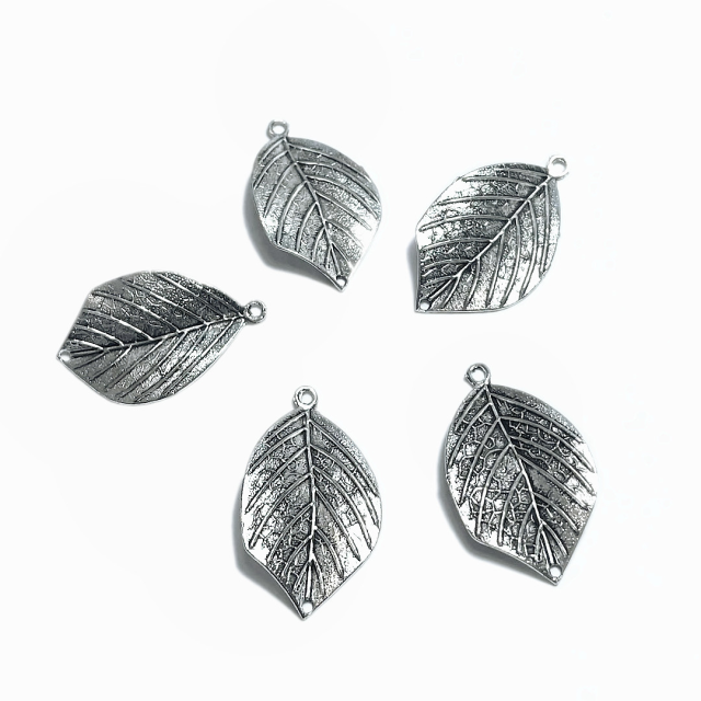 DIJE HOJA 48 29X19MM (DOBLE AGUJERO)