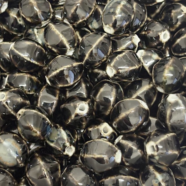 CERAMICA CALABAZA ROMBO 16X14MM - NEGRO