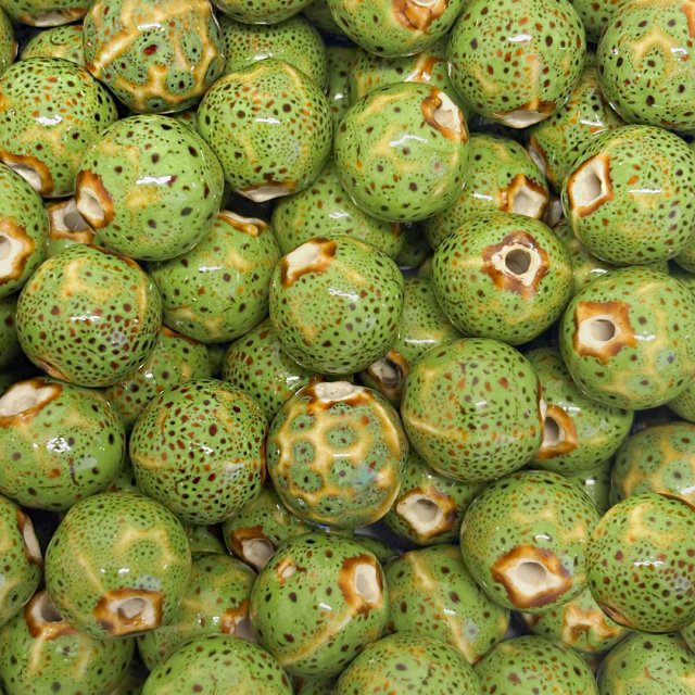 CERAMICA BOLITA IRREGULAR 16MM - VERDE
