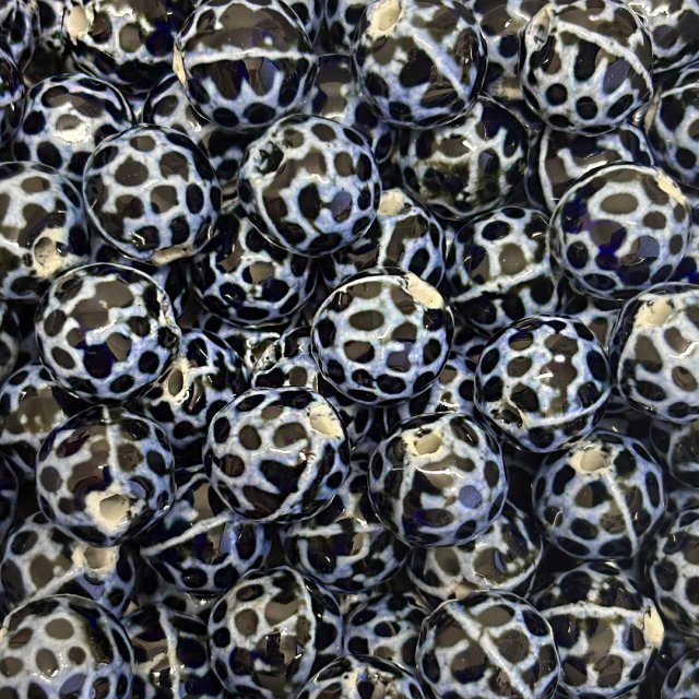 CERAMICA BOLITA IRREGULAR 16MM - NEGRO Y LAVANDA