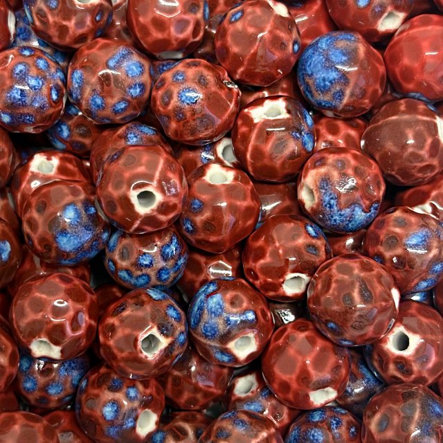 CERAMICA BOLITA IRREGULAR 16MM - ROJO Y AZUL