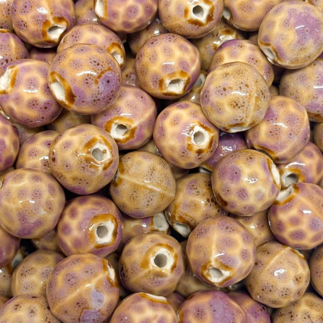 CERAMICA BOLITA IRREGULAR 16MM - BEIGE Y ROSADO