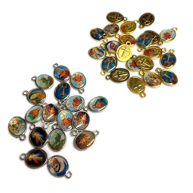 MEDALLA VARIOS SANTOS 12X10MM (LAS 10U VIENEN SURTIDAS)