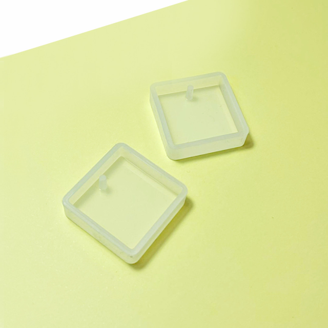 MOLDE SILICONA PARA RESINA CUADRADO 28X7MM